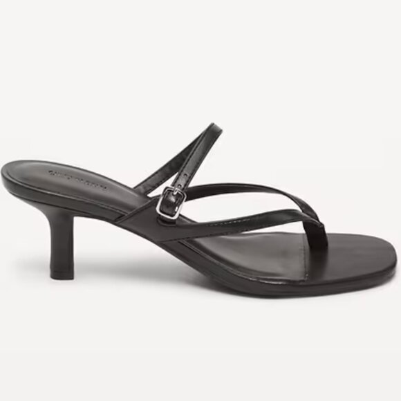 Old Navy Kitten Heel Thong Sandals in Black - Picture 2 of 5